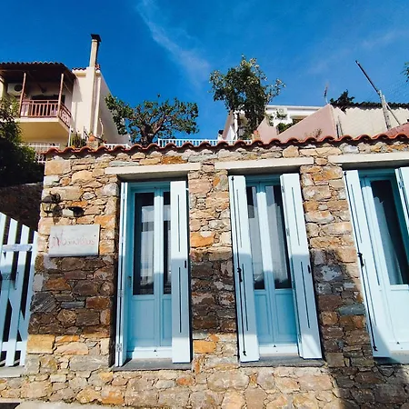 νοσταλγός-πέτρινο σπίτι με θέα στο αιγαίο Skopelos Town