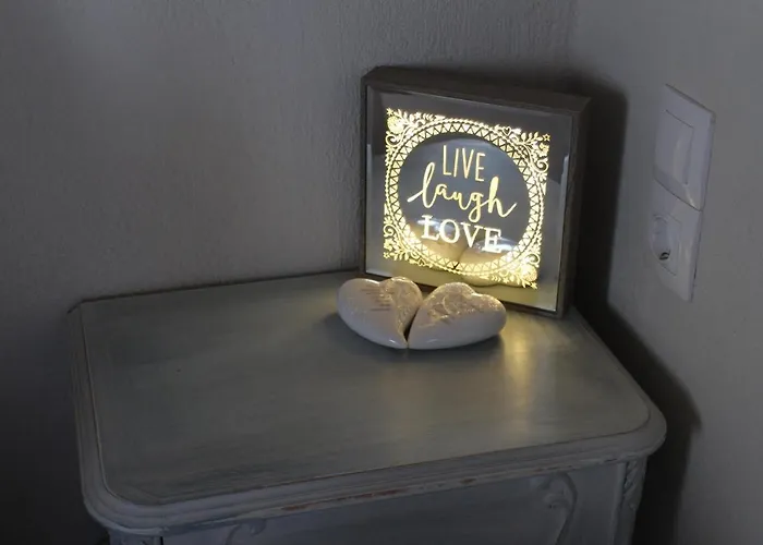 νοσταλγός-πέτρινο σπίτι με θέα στο αιγαίο