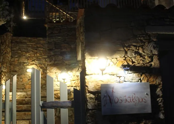 νοσταλγός-πέτρινο σπίτι με θέα στο αιγαίο * Szkópelosz