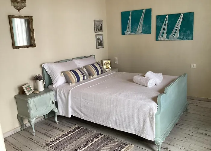 νοσταλγός-πέτρινο σπίτι με θέα στο αιγαίο