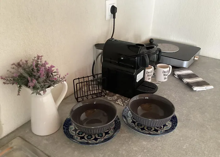 νοσταλγός-πέτρινο σπίτι με θέα στο αιγαίο Apartman *