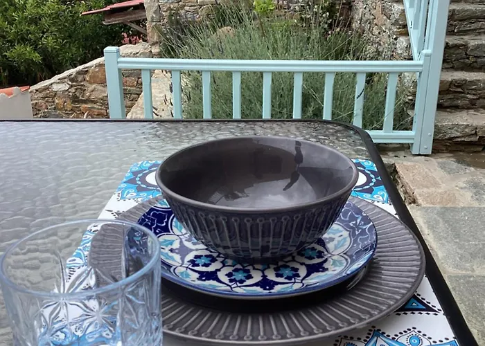 νοσταλγός-πέτρινο σπίτι με θέα στο αιγαίο *