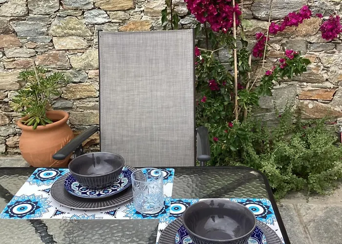 νοσταλγός-πέτρινο σπίτι με θέα στο αιγαίο Szkópelosz