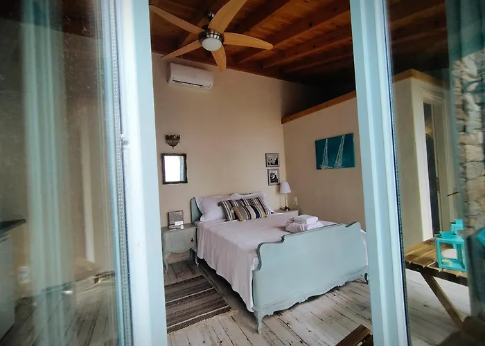 νοσταλγός-πέτρινο σπίτι με θέα στο αιγαίο * Szkópelosz