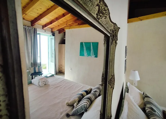 νοσταλγός-πέτρινο σπίτι με θέα στο αιγαίο Szkópelosz