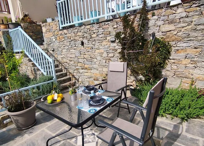 νοσταλγός-πέτρινο σπίτι με θέα στο αιγαίο Apartman Szkópelosz