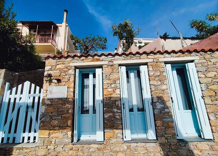 νοσταλγός-πέτρινο σπίτι με θέα στο αιγαίο Szkópelosz