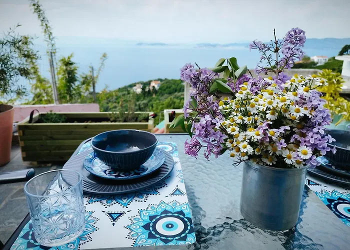 νοσταλγός-πέτρινο σπίτι με θέα στο αιγαίο